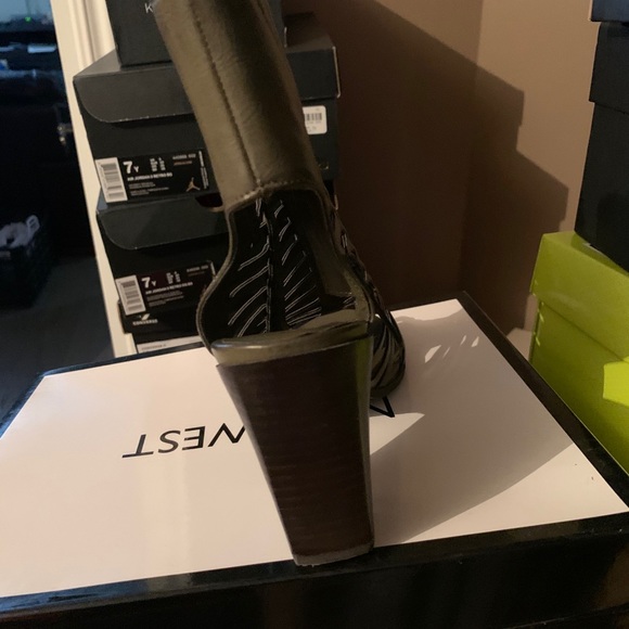 Nine West - Picture 3 of 6